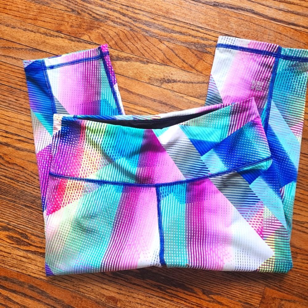 Victoria's Secret Sport VSX Knockout Capri Leggings Geometric Multicolor Crop M